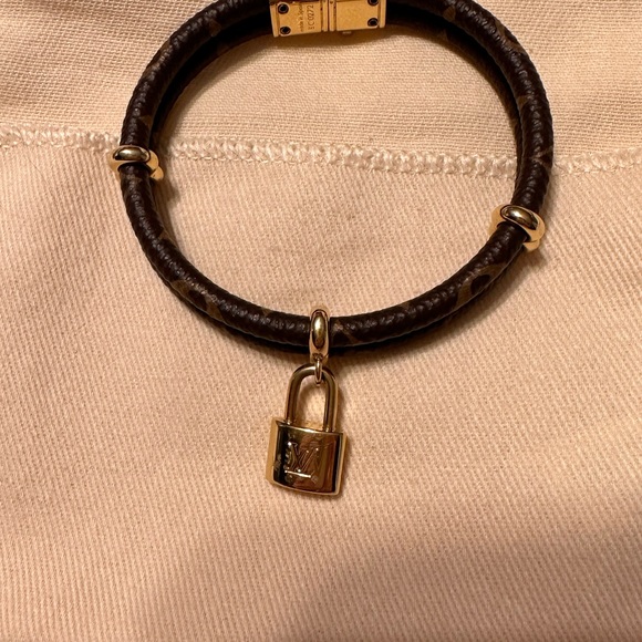 Like new authentic Louis Vuitton Bracelet. Comes with dust bag and box. - Picture 6 of 8